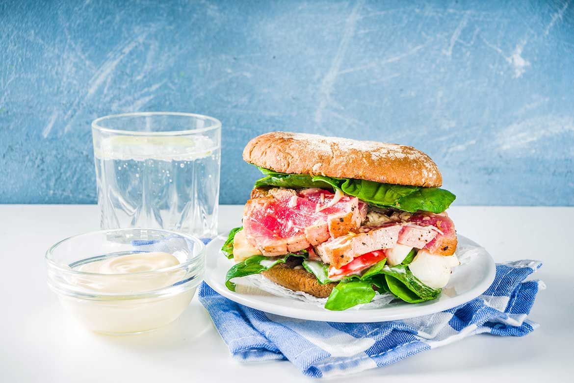 anunt_achizitie_servicii_catering_sandwich_si_apa