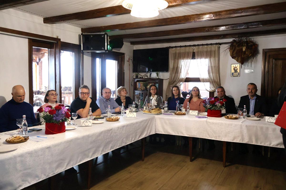 Masa rotundă Baia de Arieș