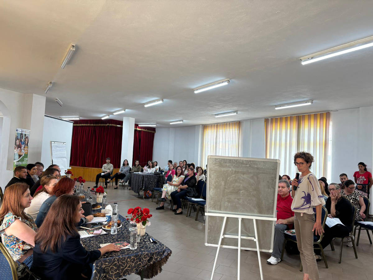 Participanți și specialiști în asistență socială și educație