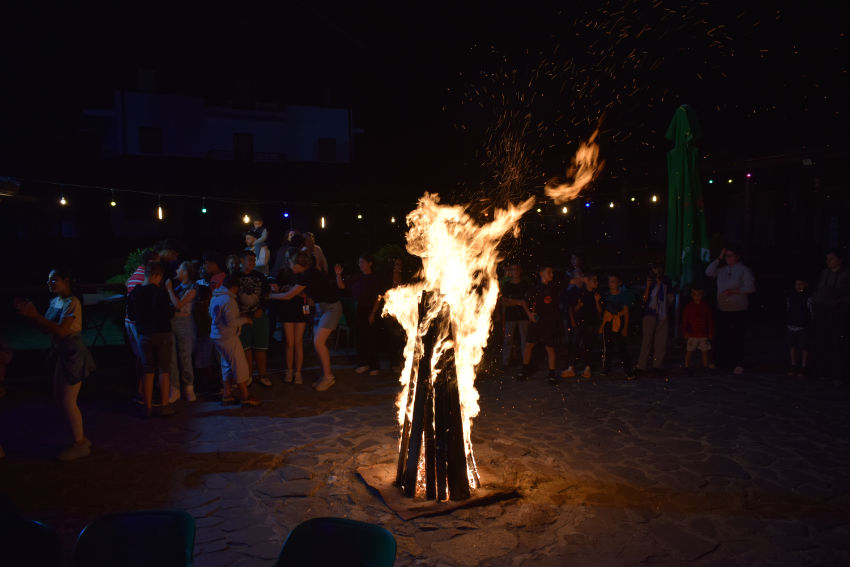 Activități de grup și momente recreative în tabără