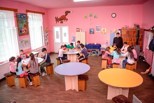 Centrul de Zi pentru Copii "Sf. Nicolae" – Roşia de Secaş